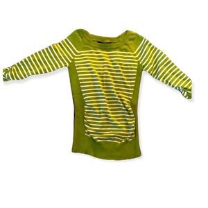 2/27$🔥🔥🔥Green and gray stripped sweater with scoop neck. Fitted